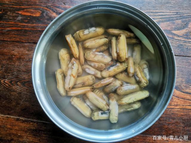 這個海鮮被稱作“小人仙”，肉質肥美，用這個方法做，一盤不夠吃