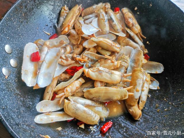 這個海鮮被稱作“小人仙”，肉質肥美，用這個方法做，一盤不夠吃